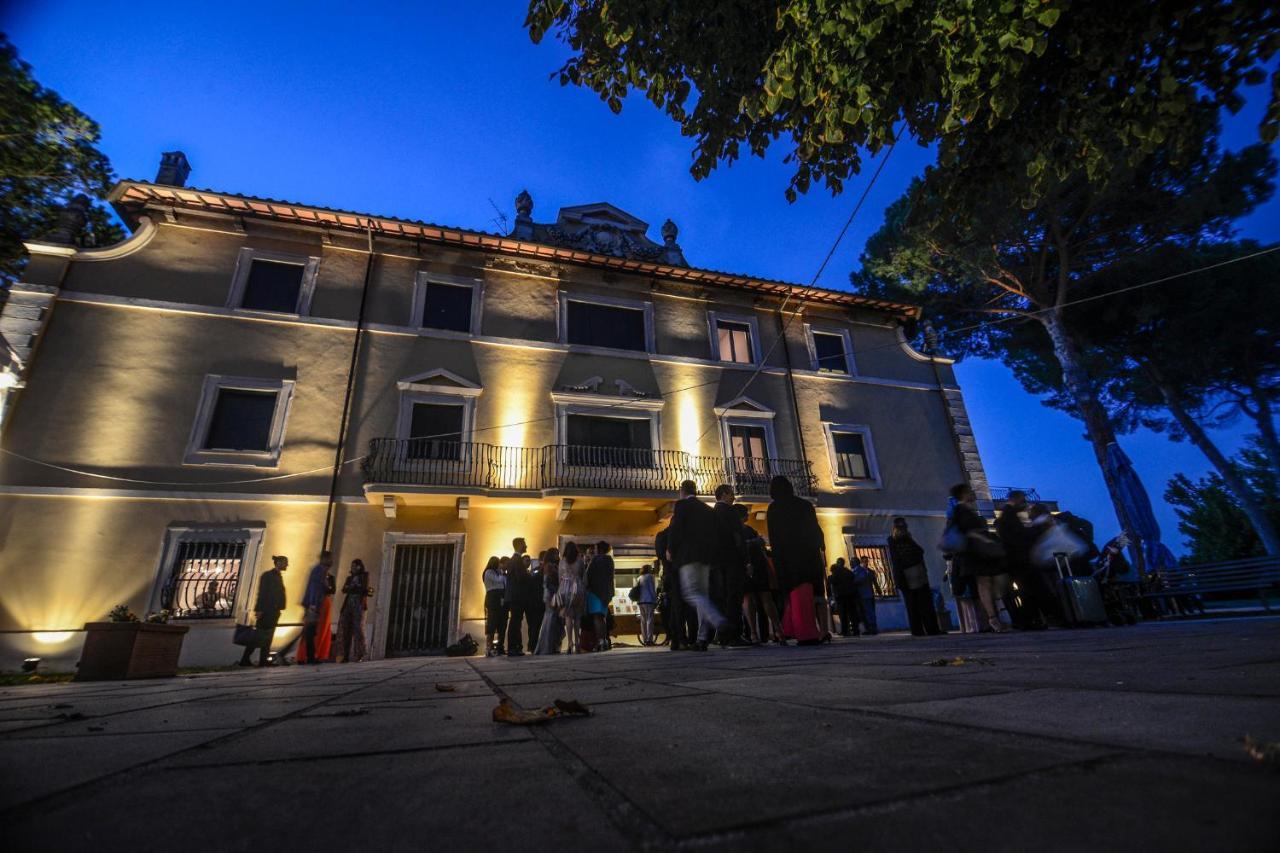 Isola Polvese Resort Castiglione del Lago Bagian luar foto