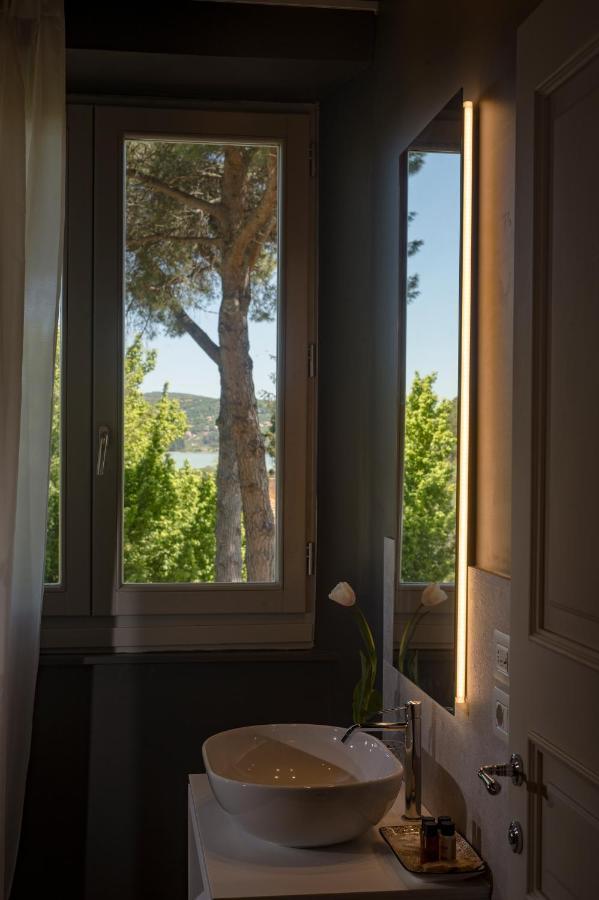 Isola Polvese Resort Castiglione del Lago Bagian luar foto