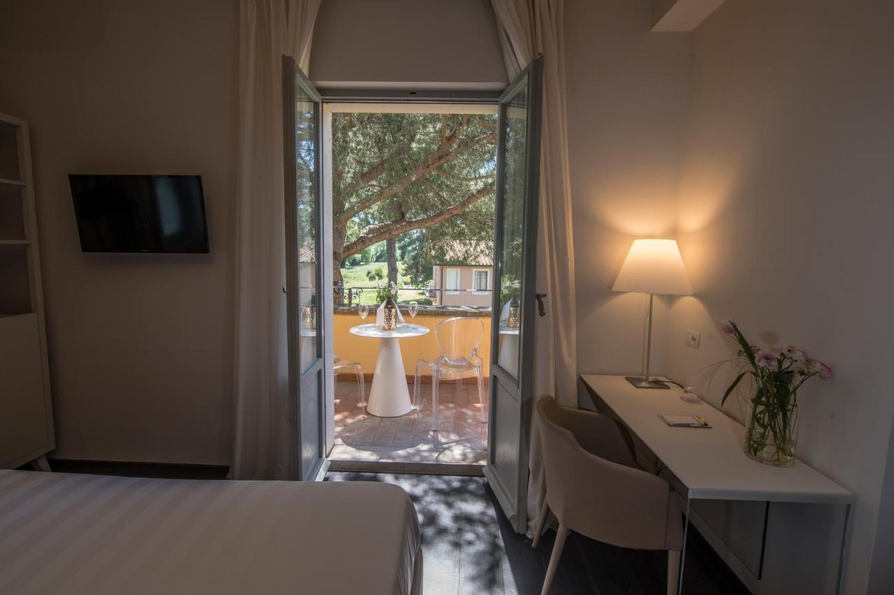Isola Polvese Resort Castiglione del Lago Bagian luar foto