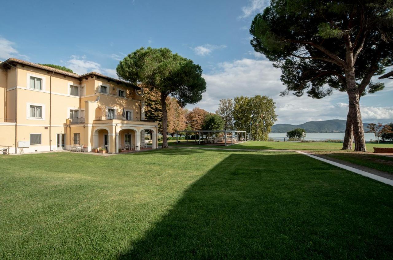 Isola Polvese Resort Castiglione del Lago Bagian luar foto