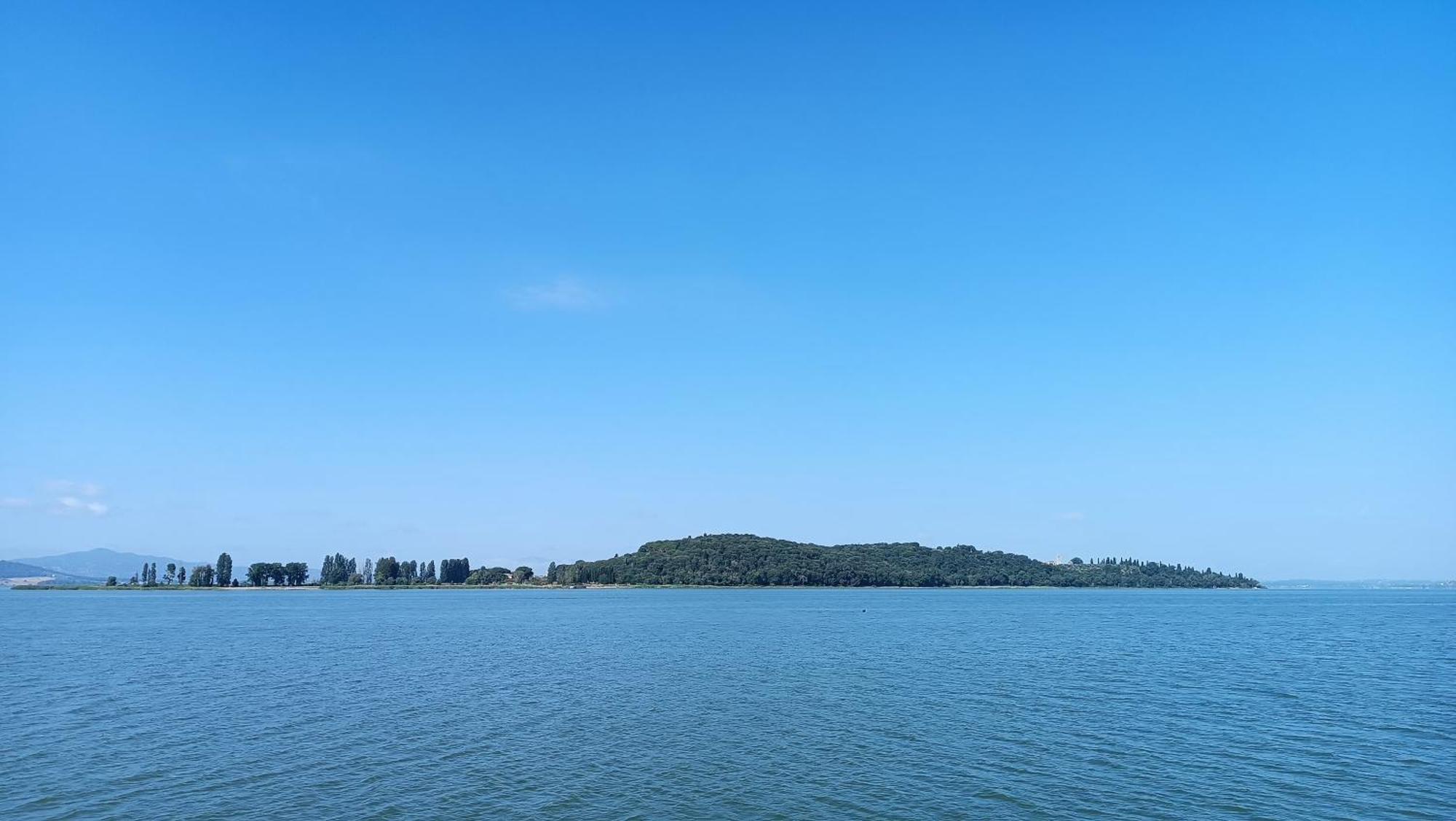 Isola Polvese Resort Castiglione del Lago Bagian luar foto