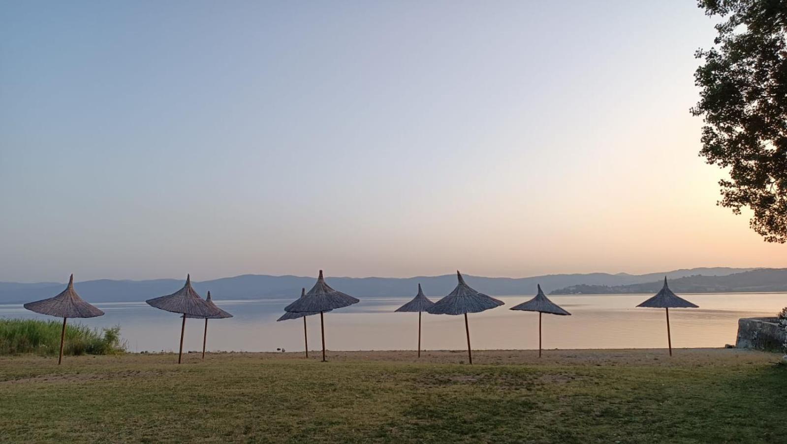Isola Polvese Resort Castiglione del Lago Bagian luar foto