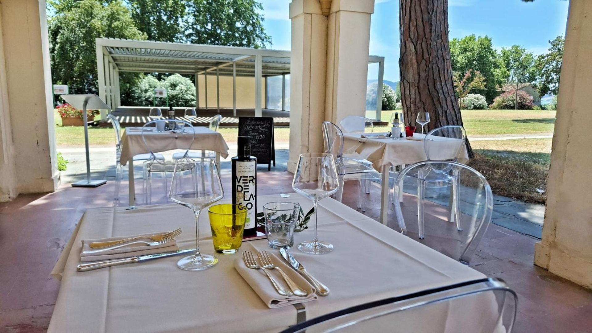 Isola Polvese Resort Castiglione del Lago Bagian luar foto