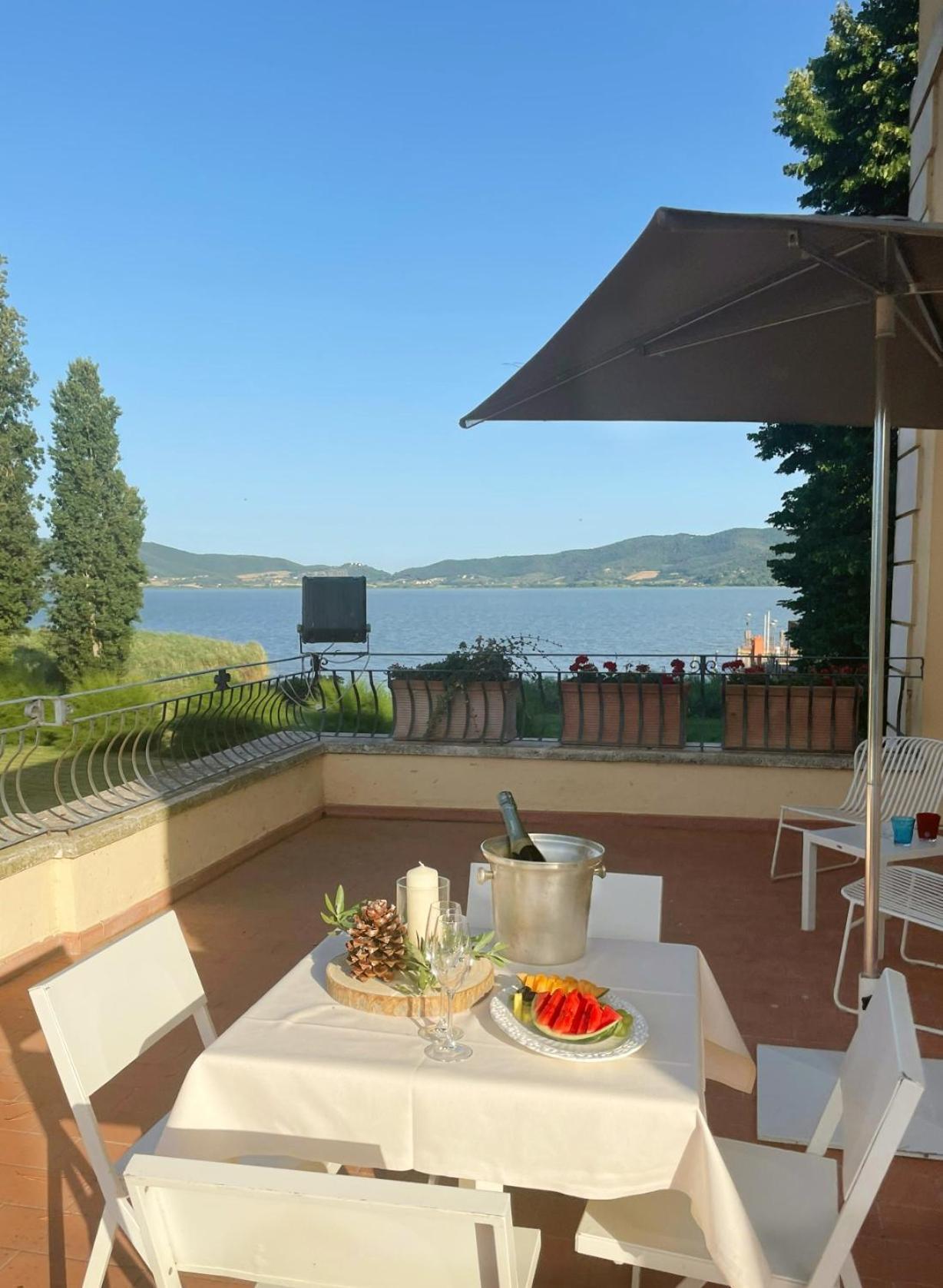 Isola Polvese Resort Castiglione del Lago Bagian luar foto